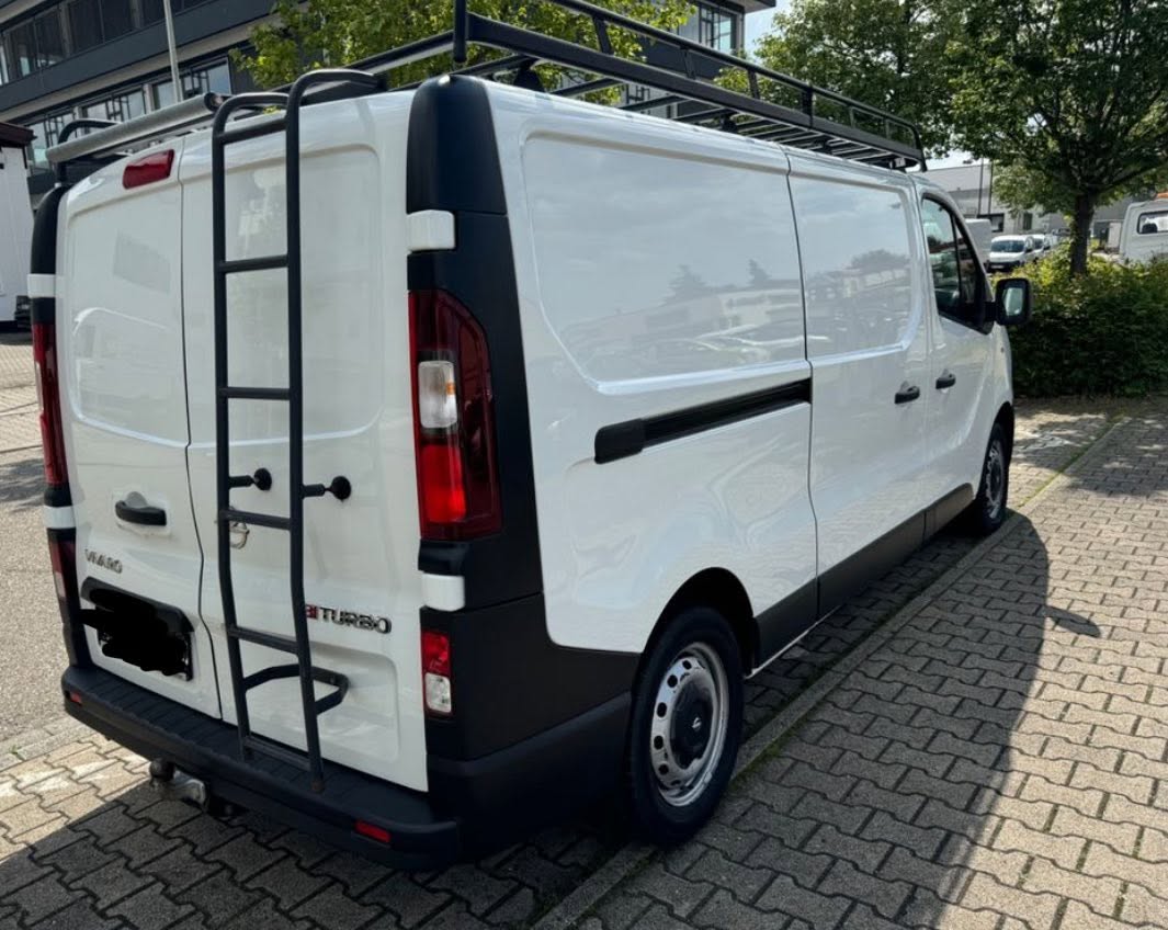 Opel VIVARO 2.0 DIESEL 120 CH AUGMENTE PACK CLIM (7 CV)